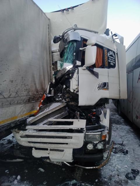 Tamir ettiği araç içerisinde sıkışan usta öldü