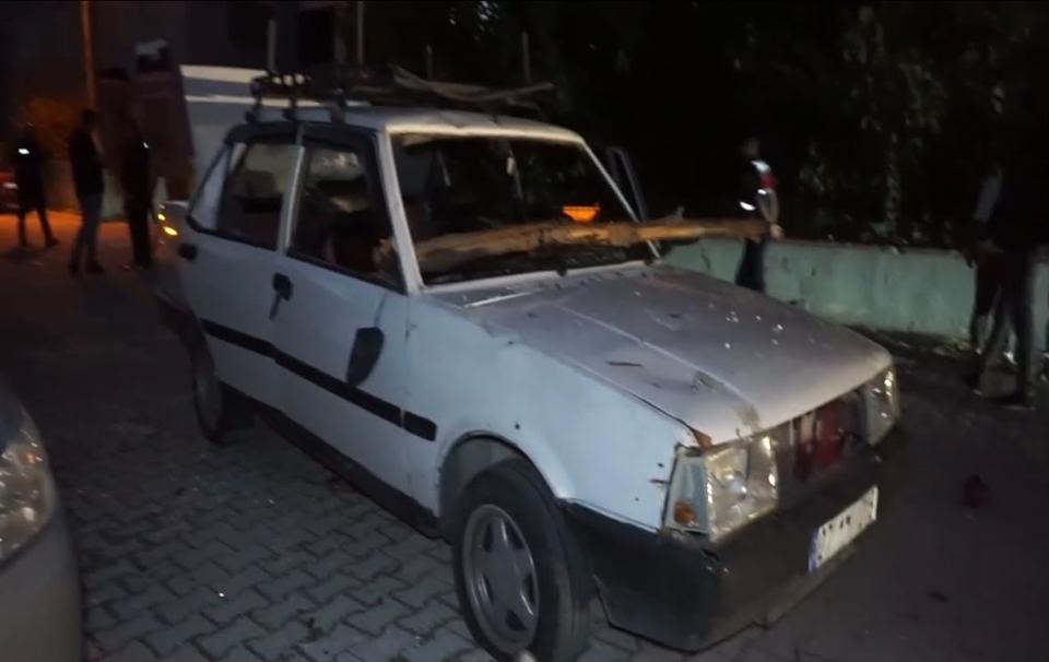 İki grup arasında kürekli kavga: 2 otomobil zarar gördü