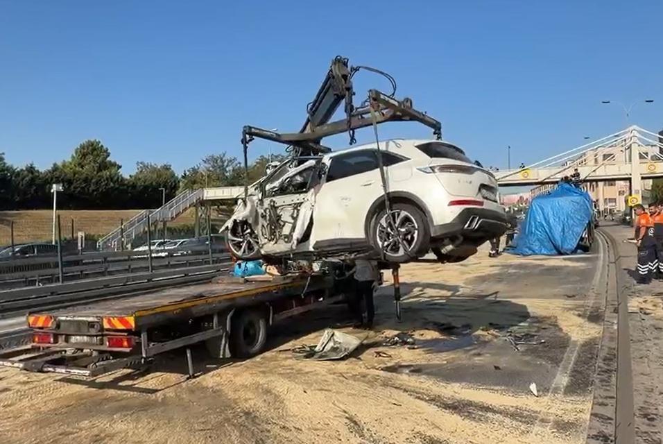 Otobüs ile otomobilin karıştığı kazada:1’i polis memuru olmak üzere 3 kişi yaşamını yitirdi