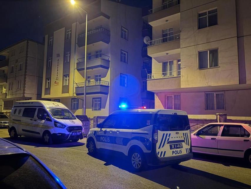 Tartışma kanlı bitti, kocasını bıçakladı