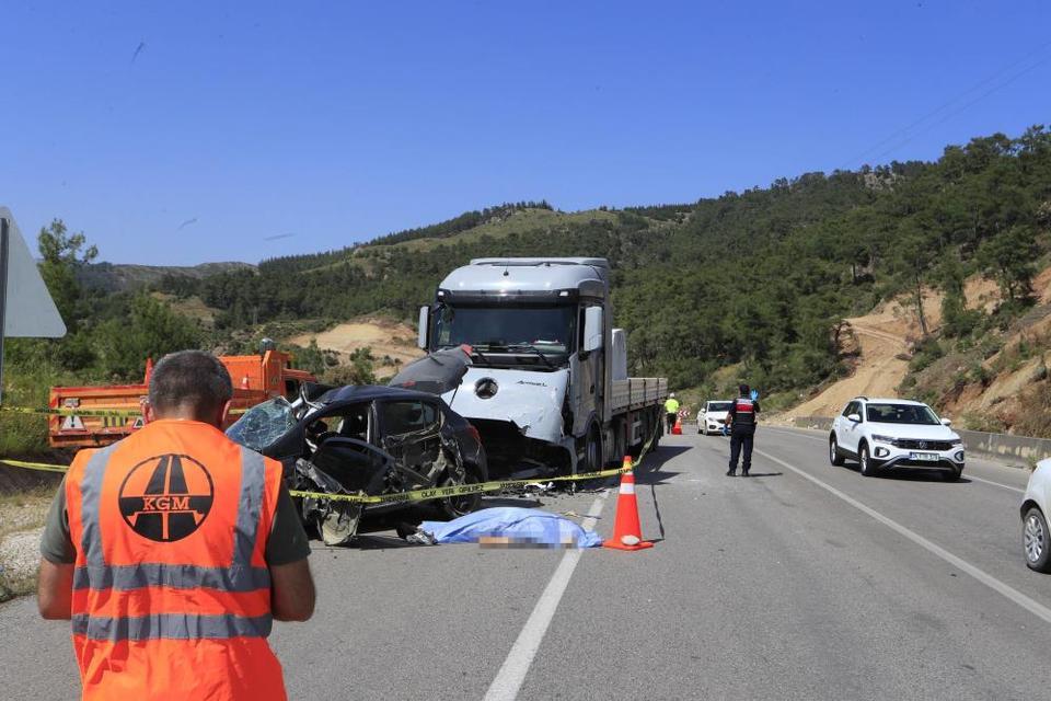 Kansere çare ararken trafik kazasında eşiyle birlikte hayatını kaybetti