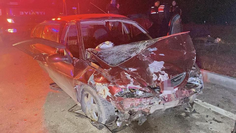 İki otomobil çarpıştı: 3’ü çocuk 8 kişi yaralandı