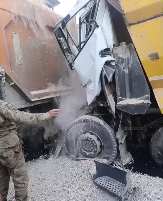 Freni patlayan kamyon, hafriyat kamyonuna çarptı: 1 ölü