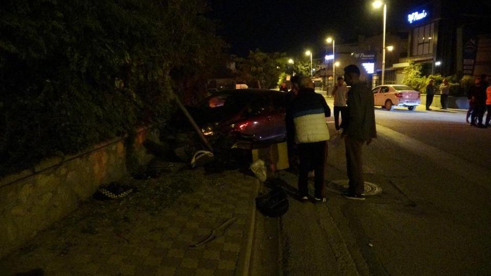 Otomobil ile motosiklet çarpıştı: 2 yaralı