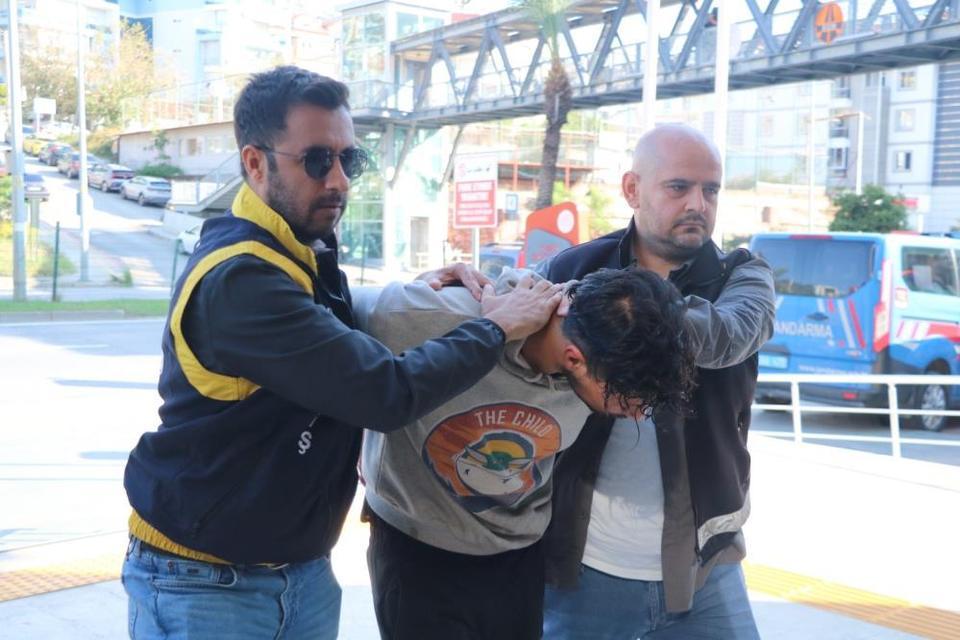 Sokakta kadına yumruk atıp, yüzünü yaralayan şahıs tutuklandı