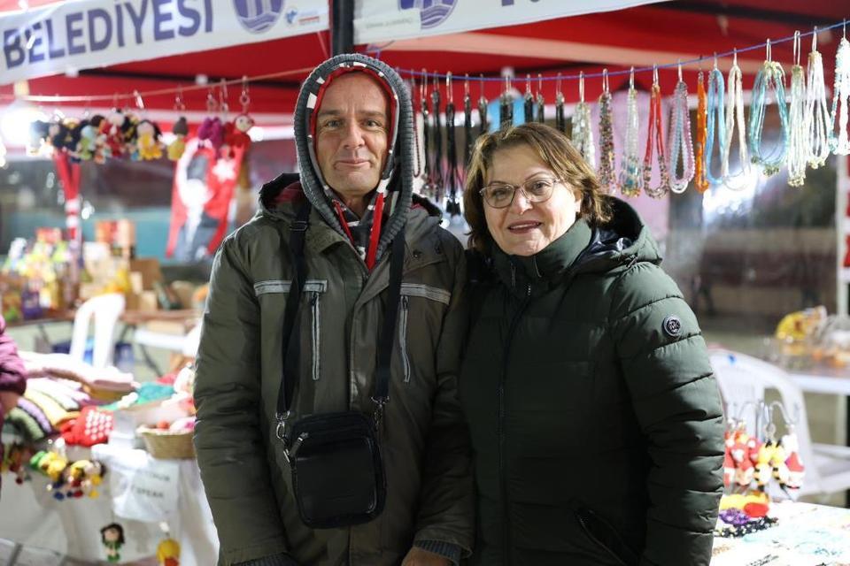 Didim Cumhuriyet Kent Meydanı'nda yılbaşı coşkusu her akşam devam ediyor