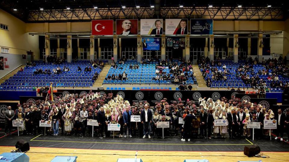 Aydın'da halk oyunları şöleni yaşandı