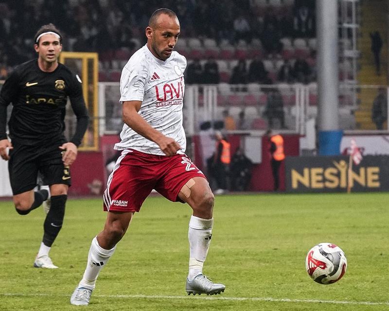 Aydınlı futbolcu takımını sırtladı