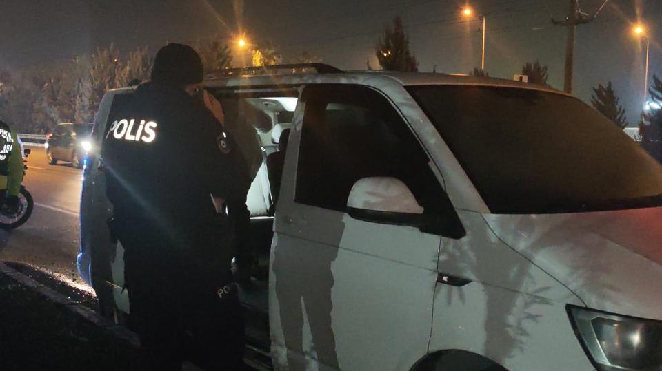 Park halindeki araçta ölü bulundu