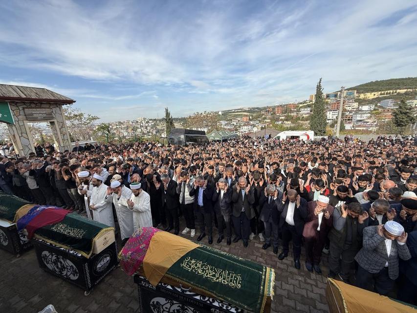 Yangında can veren 6 kişi son yolculuğuna uğurlandı