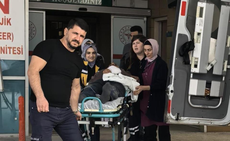 Elini makinaya kaptıran işçi yaralandı