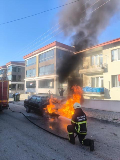 Park halindeki araç yandı