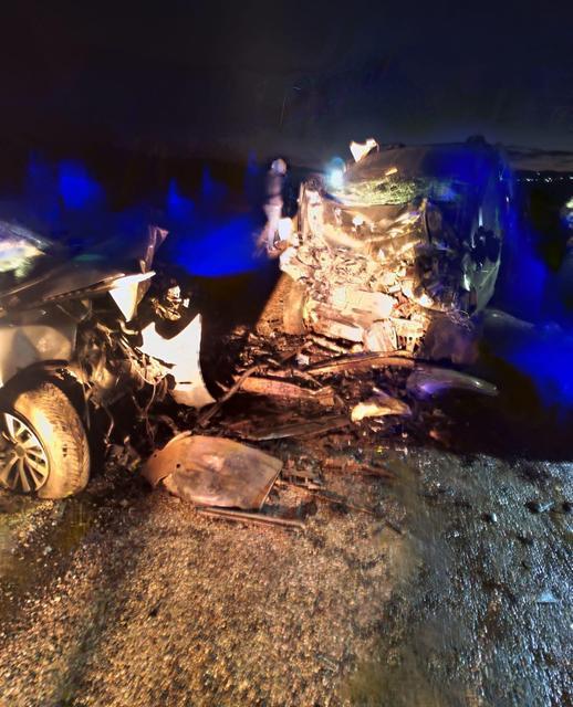 İki otomobil çarpıştı: 3 ölü, 3 yaralı