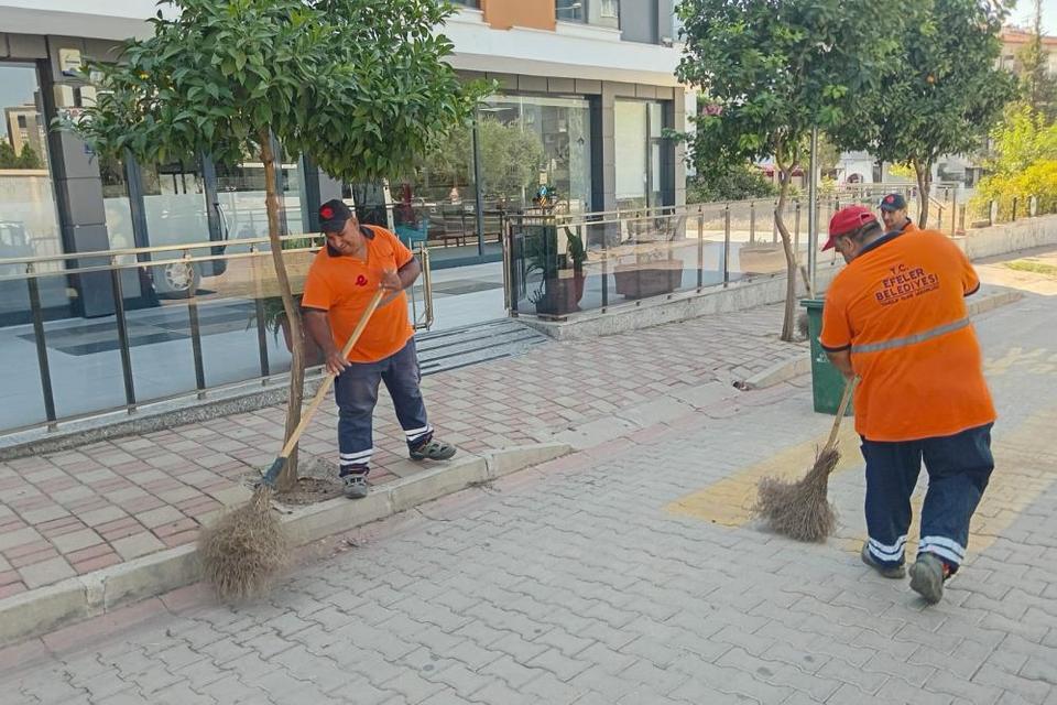Efeler’de temizlik çalışmaları devam ediyor