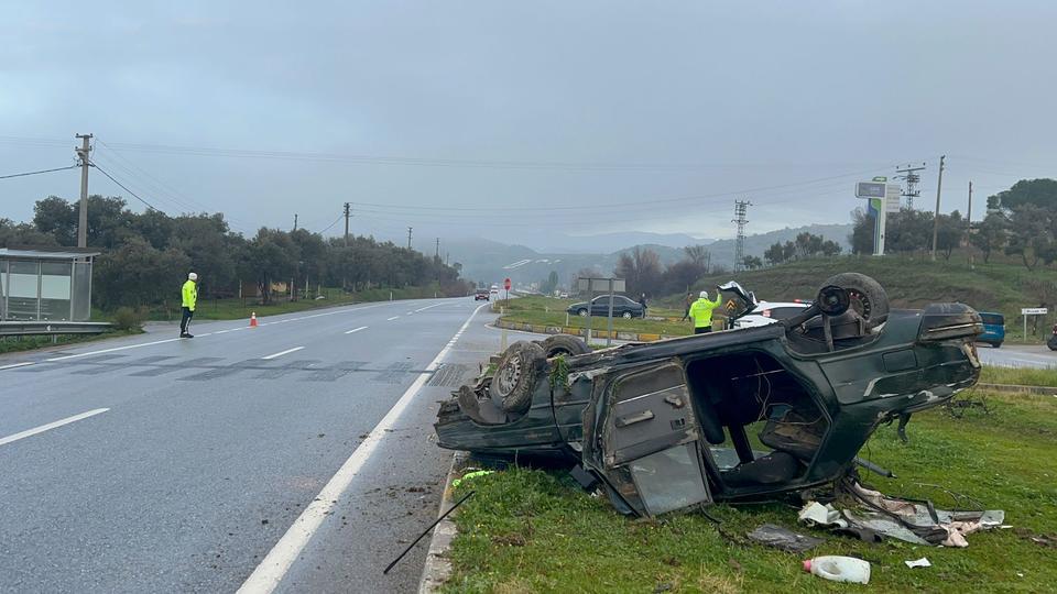 Aydın’da korkutan kaza: Otomobil refüje çarpıp takla attı