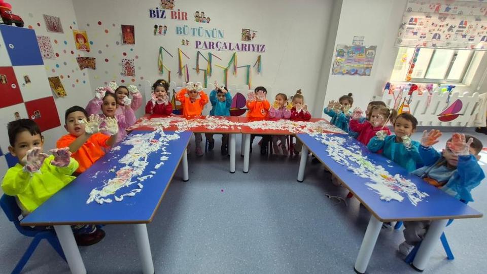 Kuşadası Belediyesi Çocuk Gelişim Merkezi'nde minikler yarınlara hazırlanıyor