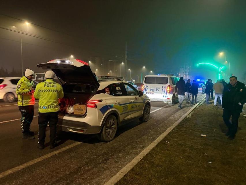 Alkollü ve ehliyetsiz sürücü, polise çarpıp kaçtı