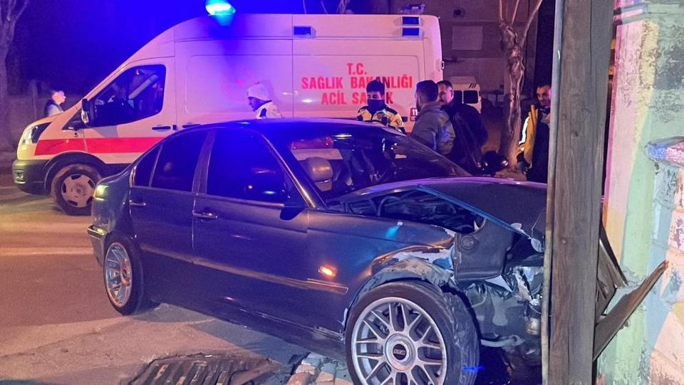 Otomobiller çarpıştı: 5 yaralı