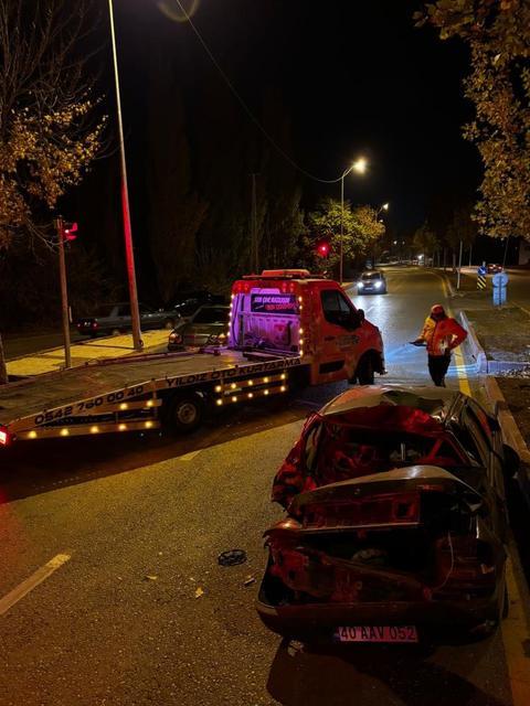 Kaldırıma çarpan otomobil takla attı: 1 yaralı