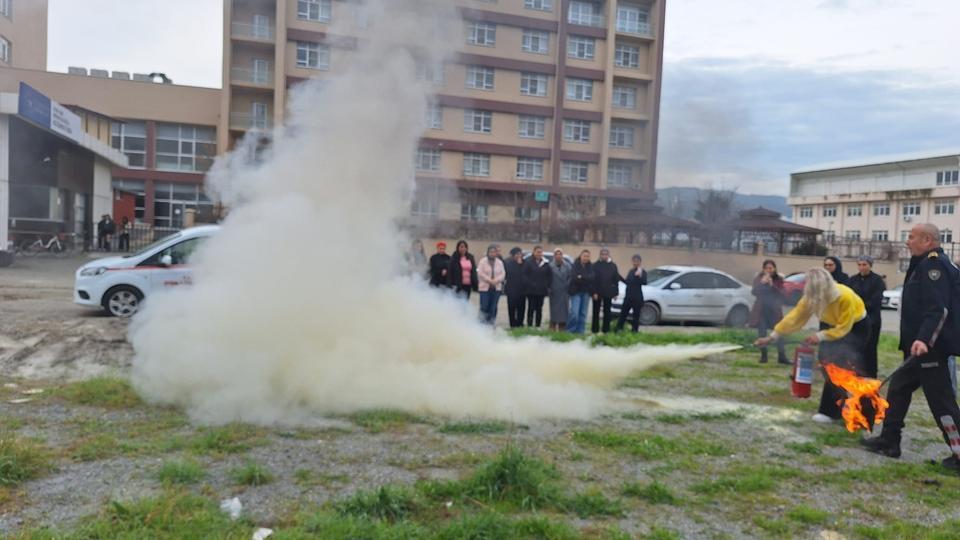 Aydın’da üniversite öğrencilerine temel yangın eğitimi