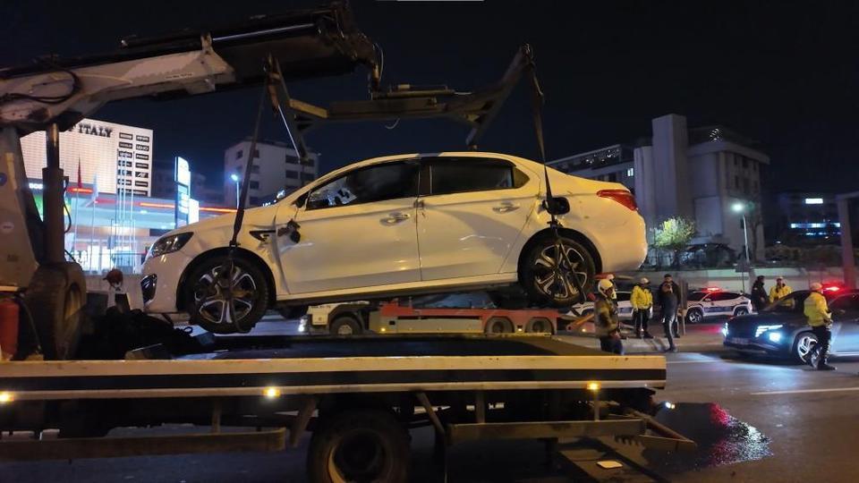 Makas atan otomobil takla attı