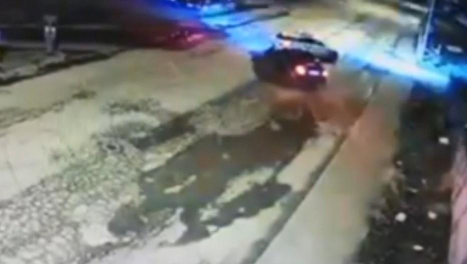 'Dur' ihtarına uymayan sürücü polis aracına çarptı, 2'si polis 3 yaralı