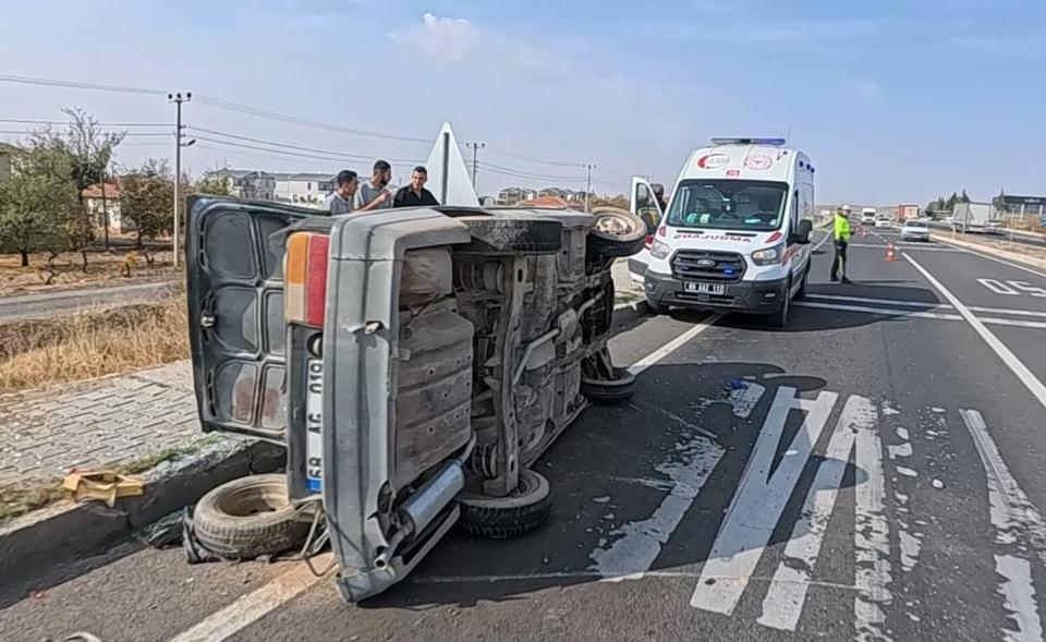 Tır ile otomobil çarpıştı: 3 yaralı