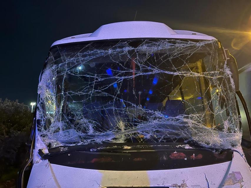 Servis minibüsü tıra çarptı: 6 yaralı