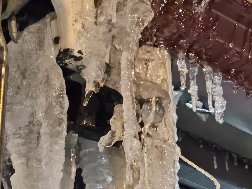 Metrelerce buz sarkıtı oluştu