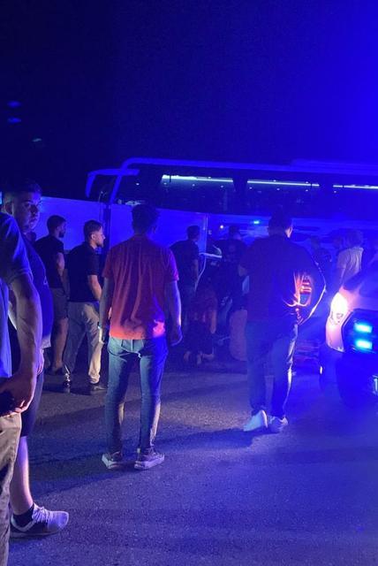 Yolcu otobüsü makaslayan tıra çarptı: 1 ölü, 5 yaralı