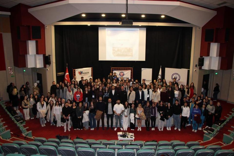 ADÜ’de "Diksiyon ve Topluluk Önünde Konuşma Sanatı" etkinliği gerçekleşti