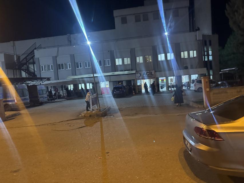 Gıda zehirlenmesi şüphesiyle 25 kişi hastaneye kaldırıldı