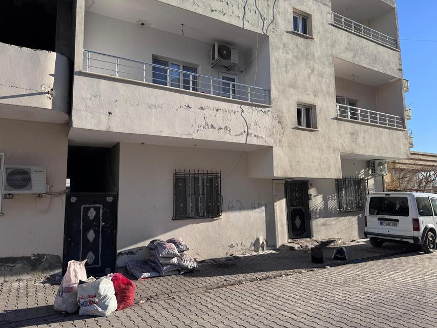 İki kız kardeş evde silahla vurulmuş halde ölü bulundu