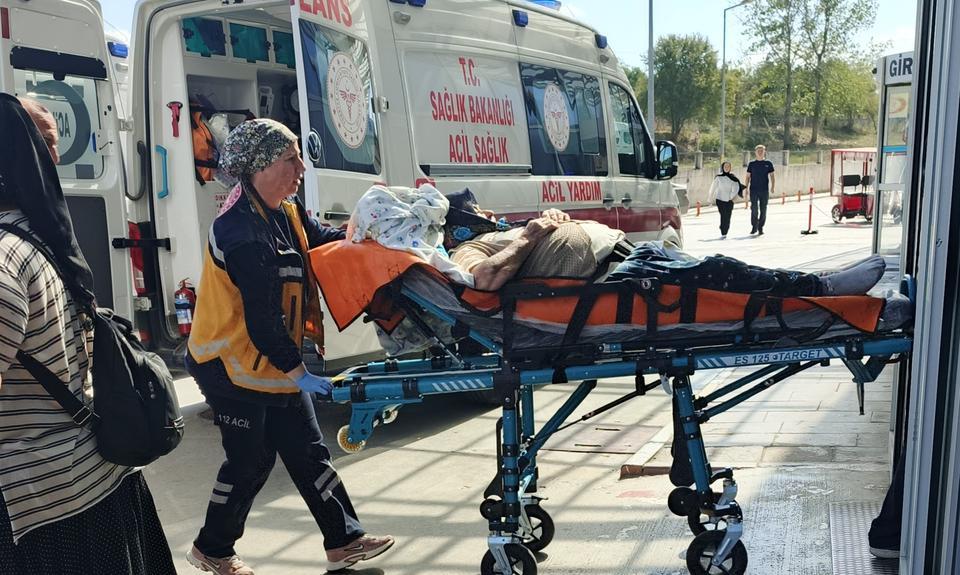 Traktörün römorku devrildi: 6 yaralı