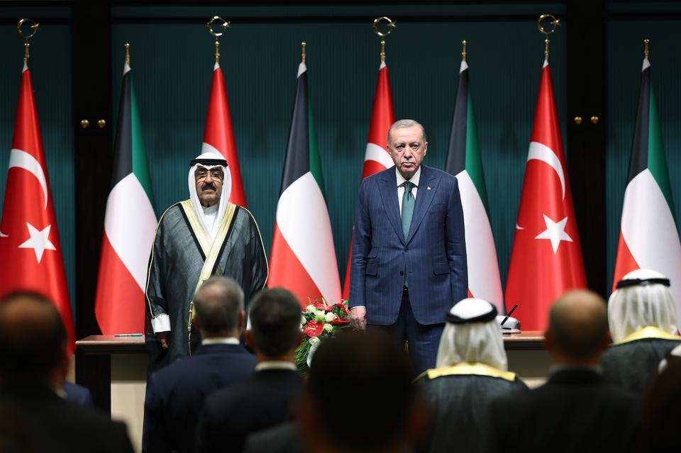 Kuveyt Emiri Meşal el-Ahmed el-Cabir es-Sabah'ın Ankara'ya ziyaretinde Türkiye ve Kuveyt arasında 6 anlaşma imzalandı.