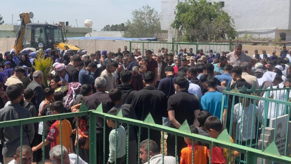 Evin damında ölü bulunan 5 yaşındaki çocuk defnedildi