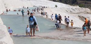 Pamukkale'yi yılın ilk yarısında yarım milyondan fazla turist gezdi