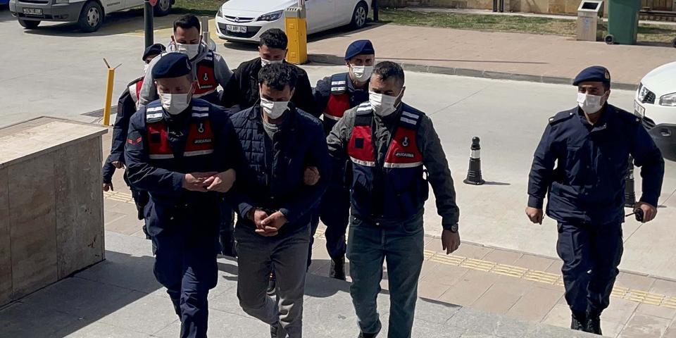Uşak'ta trafik levhası hırsızlığı yapan 4 şüpheli tutuklandı