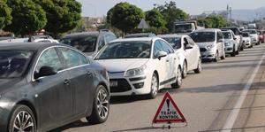 Afyonkarahisar-Antalya kara yolunda tatil dönüşü yoğunluğu yaşanıyor