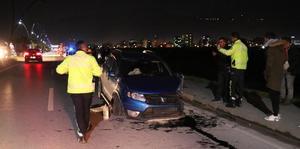 Manisa'da iki otomobilin çarpıştığı kazada 3 kişi yaralandı