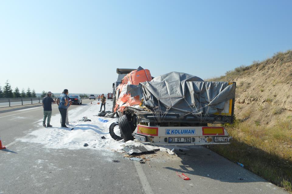 Afyonkarahisar'da trafik kazasında 2 kişi öldü, 5 kişi yaralandı