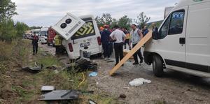 Balıkesir'de minibüs ile kamyon çarpıştı, 6 kişi öldü, 12 kişi yaralandı