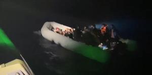 Muğla'da lastik bottaki 27 düzensiz göçmen kurtarıldı