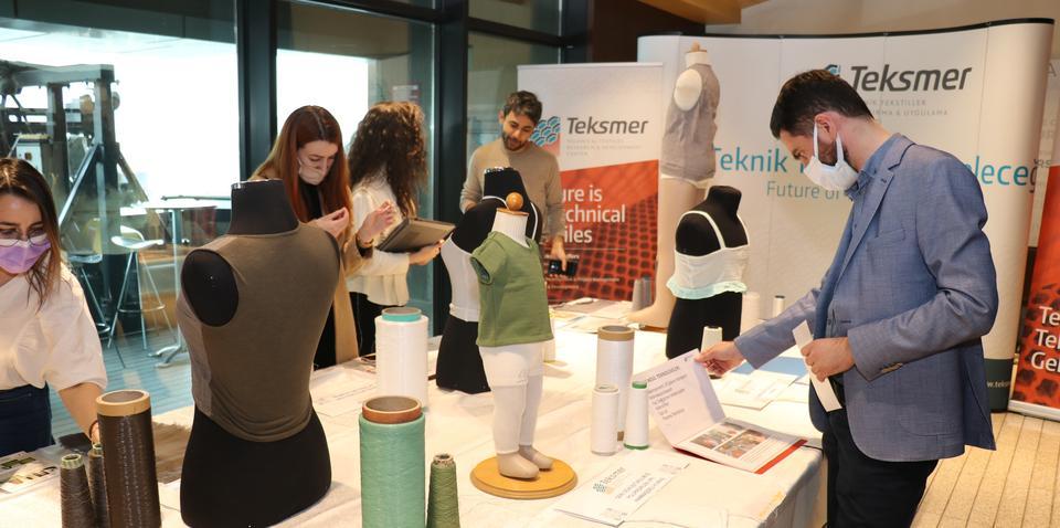 İzmir'deki merkezde geliştirilen 10 yenilikçi tekstil lifi sektöre tanıtıldı