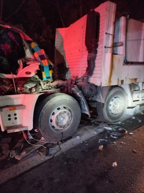 Aydın'da iki kamyonun çarpıştığı kazada 2 kişi yaralandı