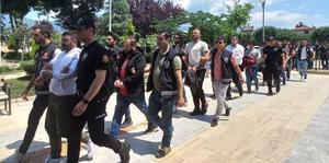 İzmir'de 69 kişinin gözaltına alındığı uyuşturucu operasyonunda 32 tutuklama