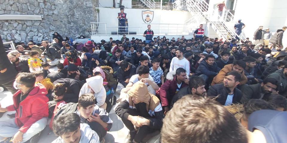 Fethiye açıklarında 289 düzensiz göçmen yakalandı