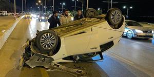 İzmir'de takla atan otomobildeki 4 kişi yaralandı
