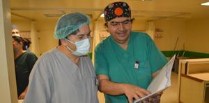 Beyin cerrahı kardeşler aynı hastanede görev yapıyor