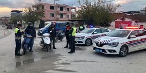 İzmir'de jandarma trafik denetimlerinde 10 bin 496 sürücüye ceza uygulandı
